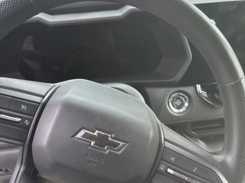 Used 2023 Chevrolet Colorado Trail Boss w/ Technology Package AWD/4WD image 9