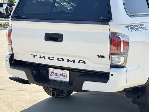 Used 2021 Toyota Tacoma TRD Off-Road w/ TRD Premium Off Road Package AWD/4WD image 6