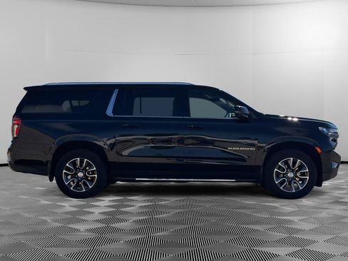 Used 2024 Chevrolet Suburban LT w/ LT Signature Package AWD/4WD image 2