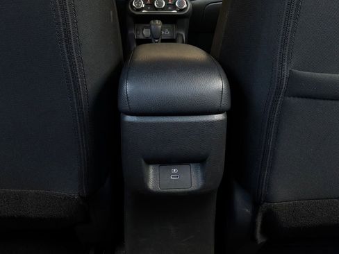 Used 2025 Nissan Versa SV FWD image 12