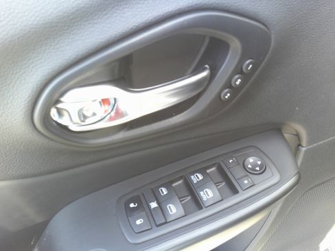 Used 2021 Jeep Cherokee Trailhawk w/ Premium Leather Package image 18