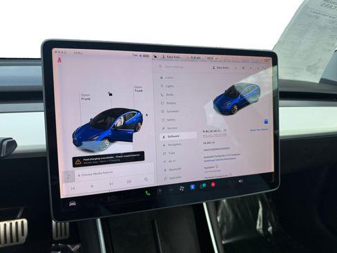 Used 2018 Tesla Model 3 Long Range image 11