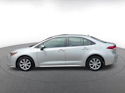 Used 2025 Toyota Corolla LE FWD image 9