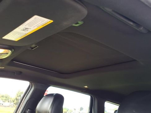 Used 2019 Jeep Grand Cherokee Altitude AWD/4WD image 15