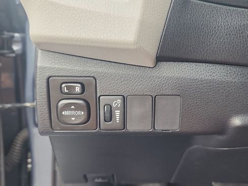 Used 2014 Toyota Corolla LE FWD image 16