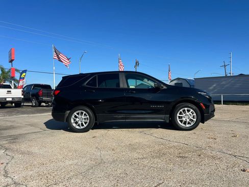 Used 2023 Chevrolet Equinox LS w/ LS Convenience Package FWD image 4