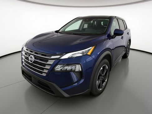 Used 2025 Nissan Rogue SV image 3