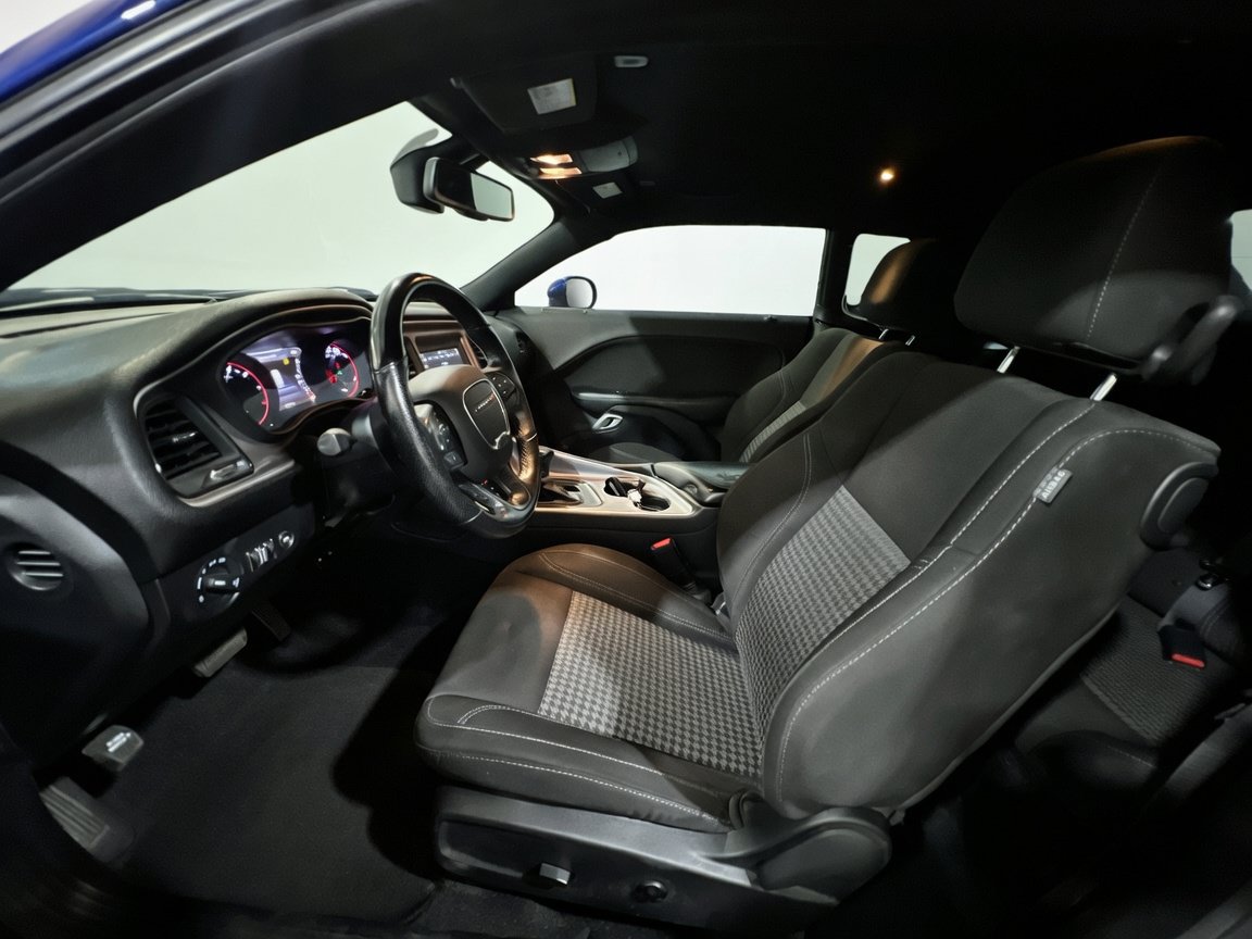 Used 2021 Dodge Challenger SXT w/ Driver Convenience Group RWD image 14