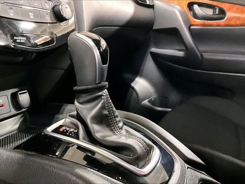 Used 2020 Nissan Rogue Sport S image 15