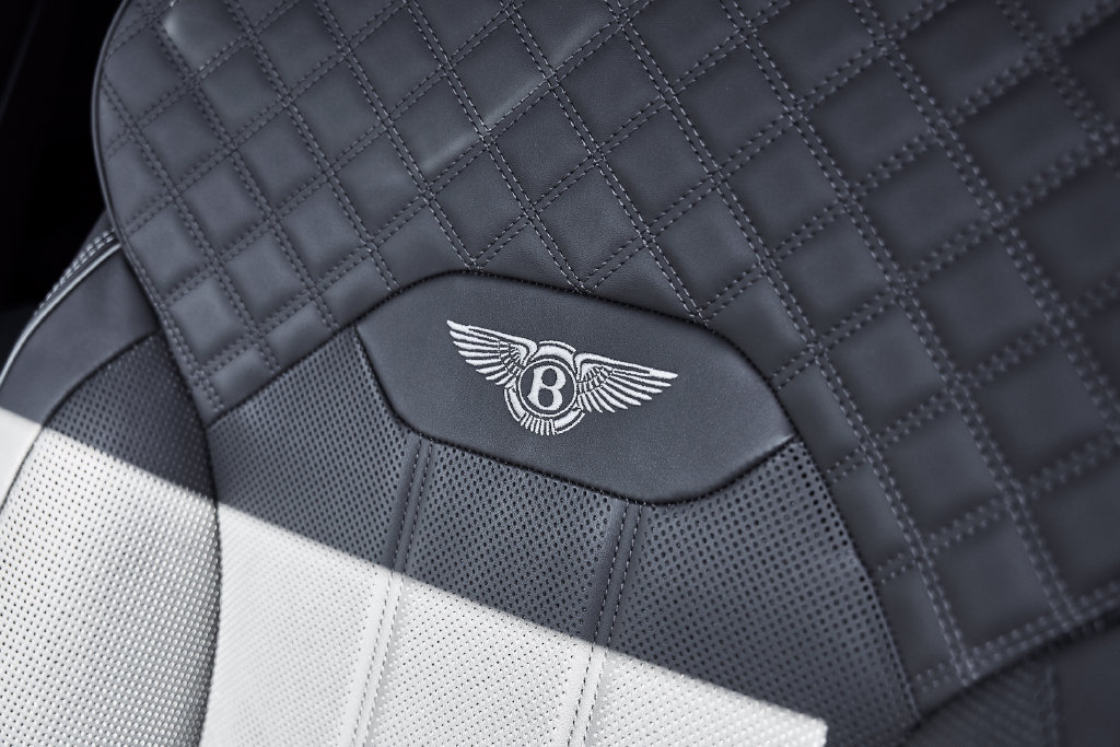 Used 2025 Bentley Bentayga AWD/4WD image 47