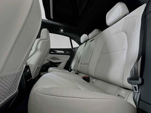 Used 2025 Porsche Macan Electric image 24