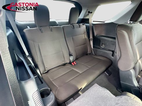 Used 2023 Ford Explorer XLT AWD/4WD image 36