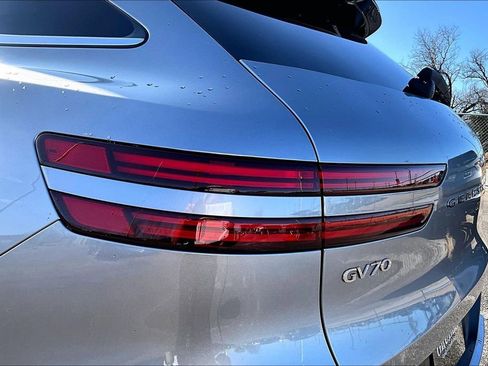 Used 2023 Genesis GV70 2.5T w/ Advanced Package image 43