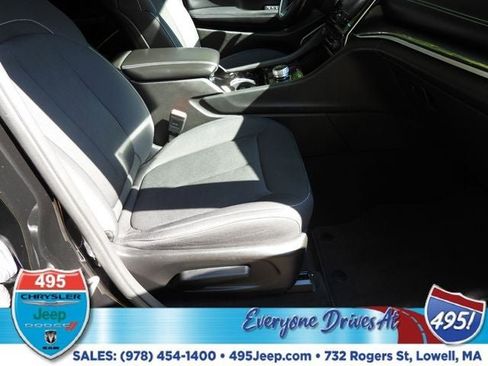 Used 2021 Jeep Grand Cherokee L Laredo w/ Luxury Tech Group I image 11