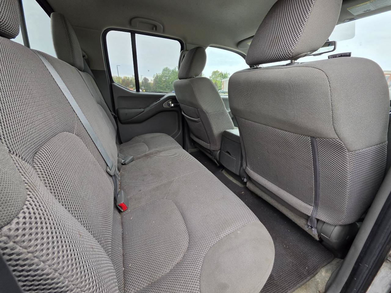 Used 2017 Nissan Frontier SV w/ SV Value Truck Package AWD/4WD image 11
