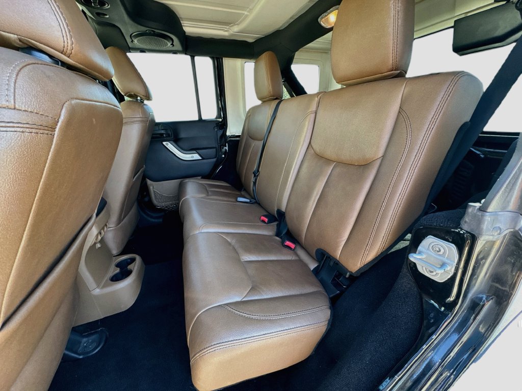 Used 2014 Jeep Wrangler Unlimited Rubicon w/ Connectivity Group AWD/4WD image 27
