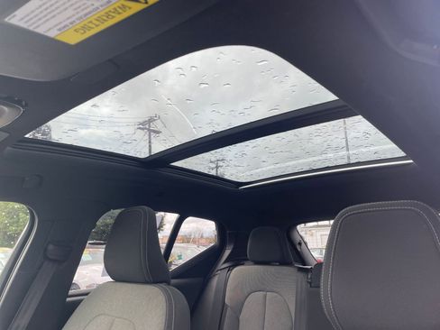 Used 2024 Volvo XC40 B5 Core image 31