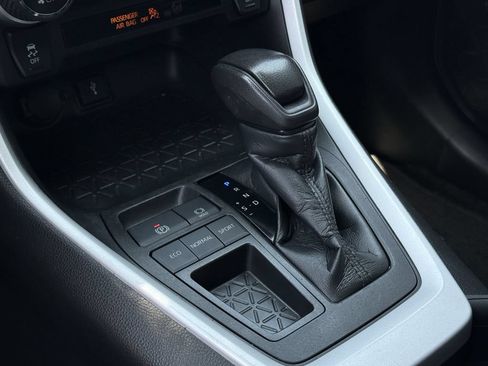 Used 2021 Toyota RAV4 XLE FWD image 19