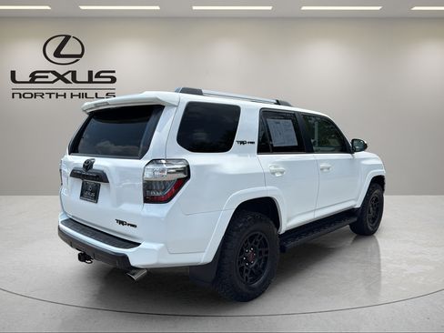 Used 2018 Toyota 4Runner TRD Off-Road AWD/4WD image 6