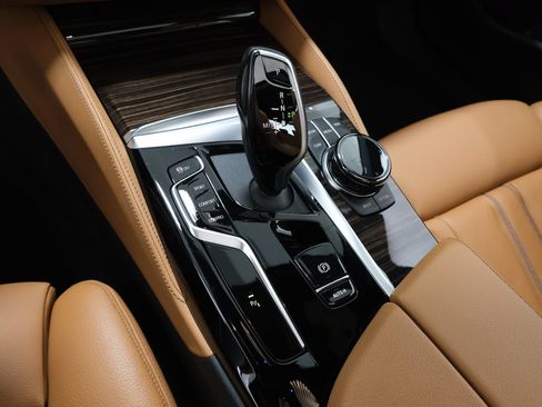 Used 2023 BMW M550i xDrive w/ Executive Package AWD/4WD image 22
