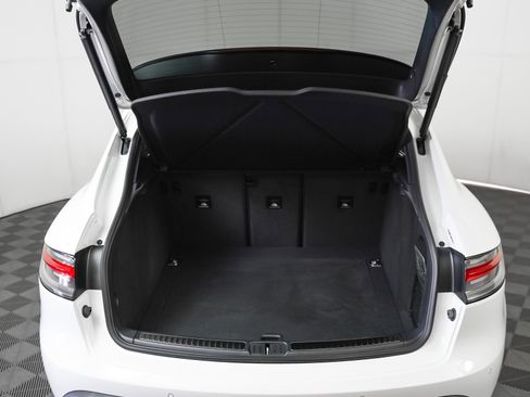 Certified 2025 Porsche Macan image 27