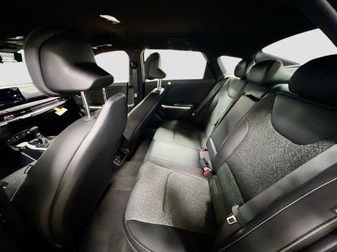 New 2025 Kia K4 GT-Line image 24