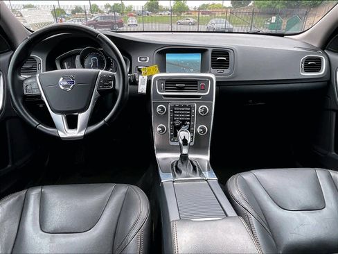 Used 2016 Volvo V60 T5 Cross Country w/ Convenience Package image 3