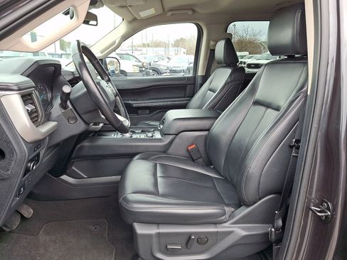 Used 2024 Ford Expedition XLT image 26