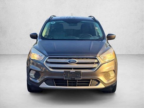 Used 2018 Ford Escape SE FWD image 2