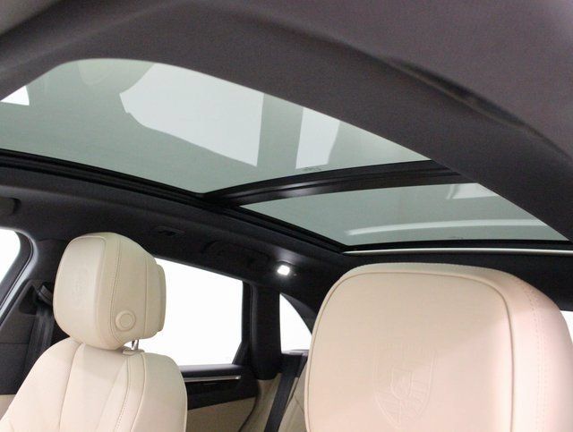 Used 2024 Porsche Macan AWD/4WD image 21