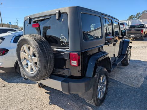 Used 2014 Jeep Wrangler Unlimited Sahara w/ Dual Top Group image 3