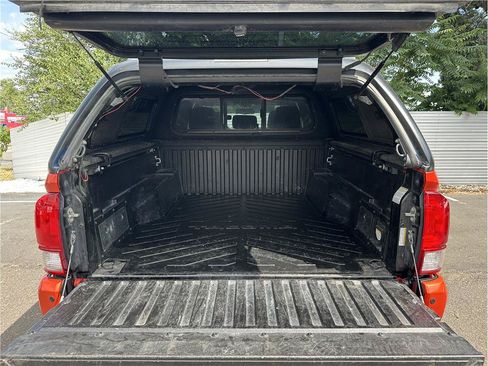 Used 2016 Toyota Tacoma TRD Off-Road AWD/4WD image 31