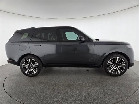 New 2025 Land Rover Range Rover SE image 28