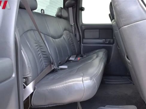 Used 2002 Chevrolet Silverado 2500 LS w/ Electrical Convenience Pkg AWD/4WD image 19