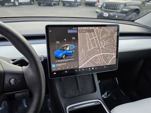 Used 2024 Tesla Model Y Long Range image 15