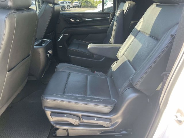 Used 2022 GMC Yukon XL Denali w/ Denali Premium Package AWD/4WD image 12