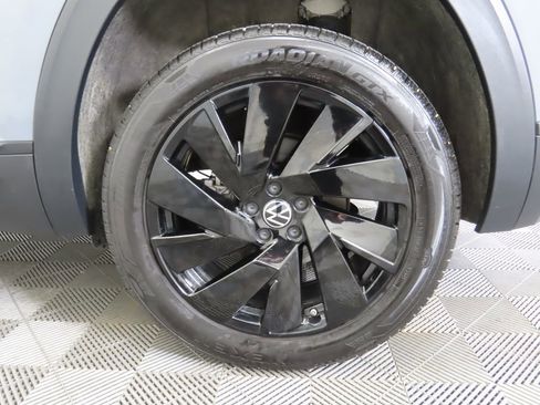 Certified 2024 Volkswagen Atlas Cross Sport SE image 29