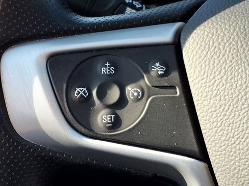 Used 2023 GMC Terrain SLE FWD image 25