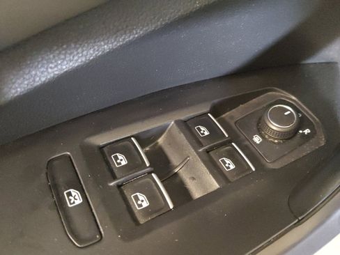 Used 2025 Volkswagen Jetta SE FWD image 27