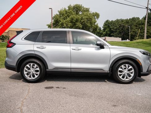 Used 2025 Honda CR-V LX image 9