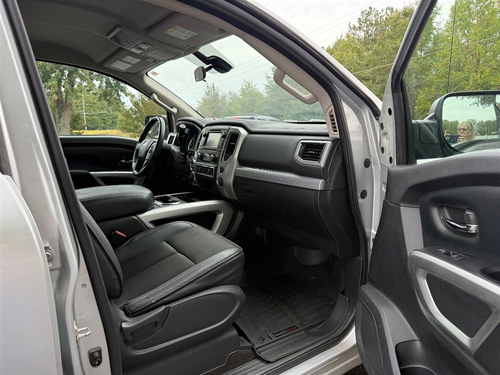 Used 2019 Nissan Titan PRO-4X AWD/4WD image 12