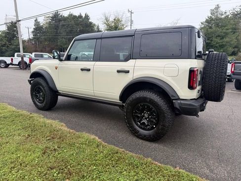 New 2025 Ford Bronco Badlands image 9