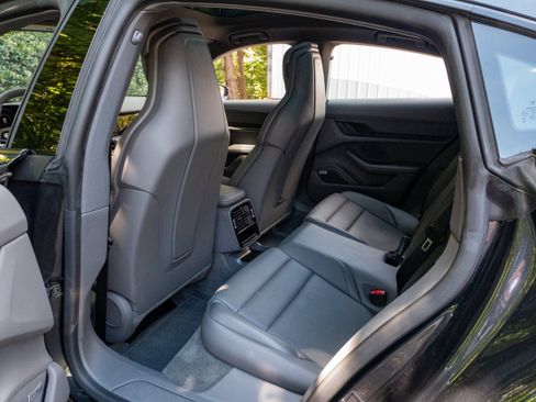 Used 2022 Porsche Taycan image 35