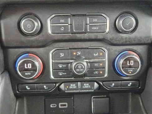 Used 2021 Chevrolet Suburban Z71 image 18