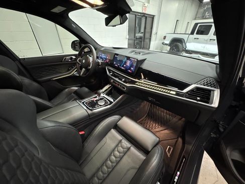 Used 2025 BMW X5 M Competition w/ Executive Package image 21