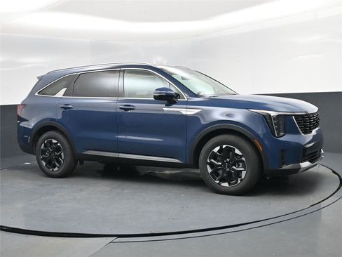 New 2026 Kia Sorento S w/ S Panoramic Sunroof Package image 2