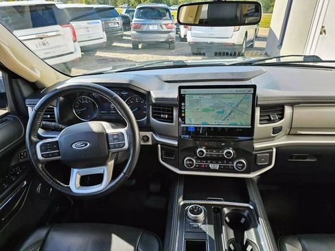 Used 2024 Ford Expedition Max XLT image 9