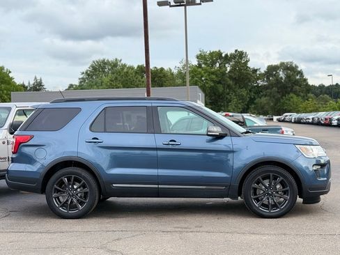 Used 2019 Ford Explorer XLT w/ Equipment Group 202A AWD/4WD image 32