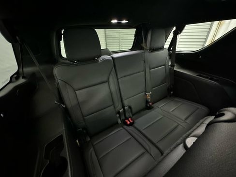 Used 2022 Chevrolet Tahoe Z71 w/ Luxury Package AWD/4WD image 18