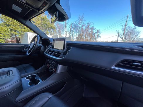 Used 2024 Chevrolet Suburban LT image 32